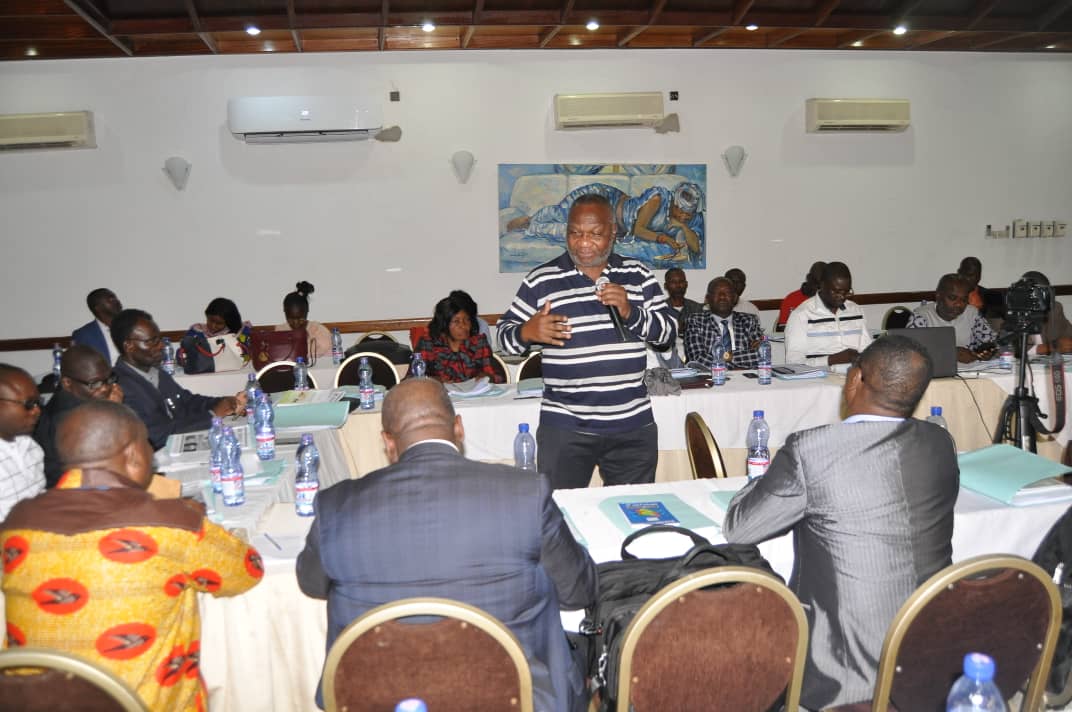 Raphael KASONGO from the UN-HABITAT facilitating part of the discussions during the launch © Pacifique MUKUBITO/CONAREF