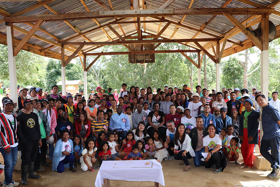 Learning exchange participants with the community members of NAMAMAYUK